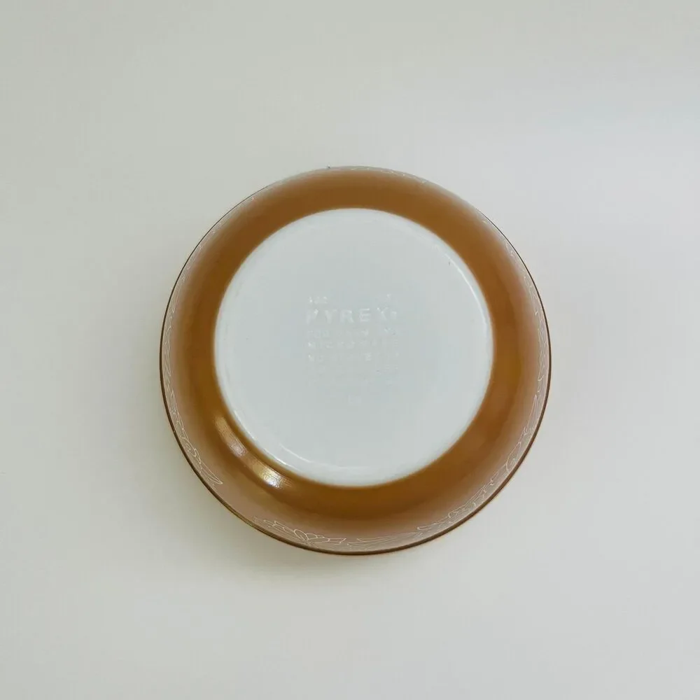 PYREX Brown White Woodland 402 Mixing Bowl 1.5 Qt